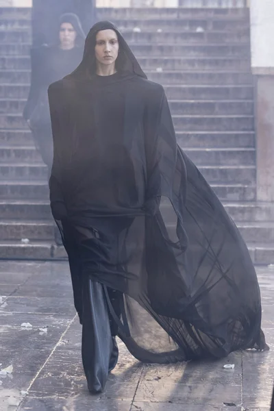 Look 4